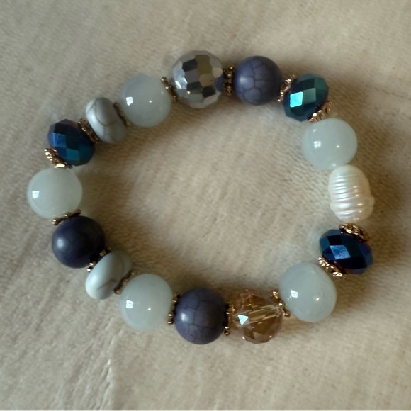 Elegant Multicolor Beaded Bracelet - Picture 1 of 5